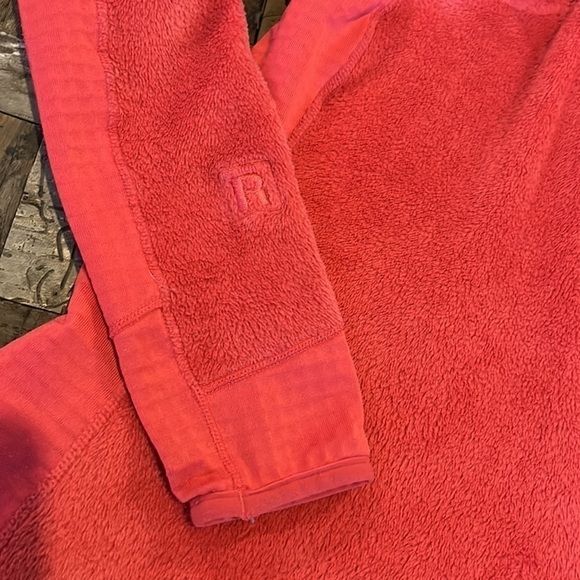 Patagonia Women’s R2 Fleece Zip Up Jacket - Picture 10 of 10